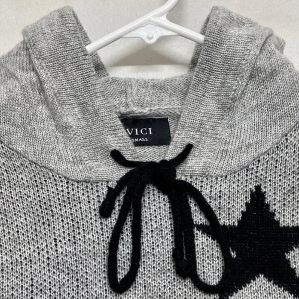 Vici Hooded Sweater Women's Small Gray Black Stars Knit Pullover‎ Nordstrom EUC